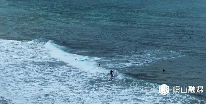 崂山区：流清湾天然浪场“冲”出经济新活力(图3)