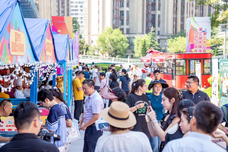 半岛观察丨寻“鲜”西海岸三节联动美食之旅启航向海上