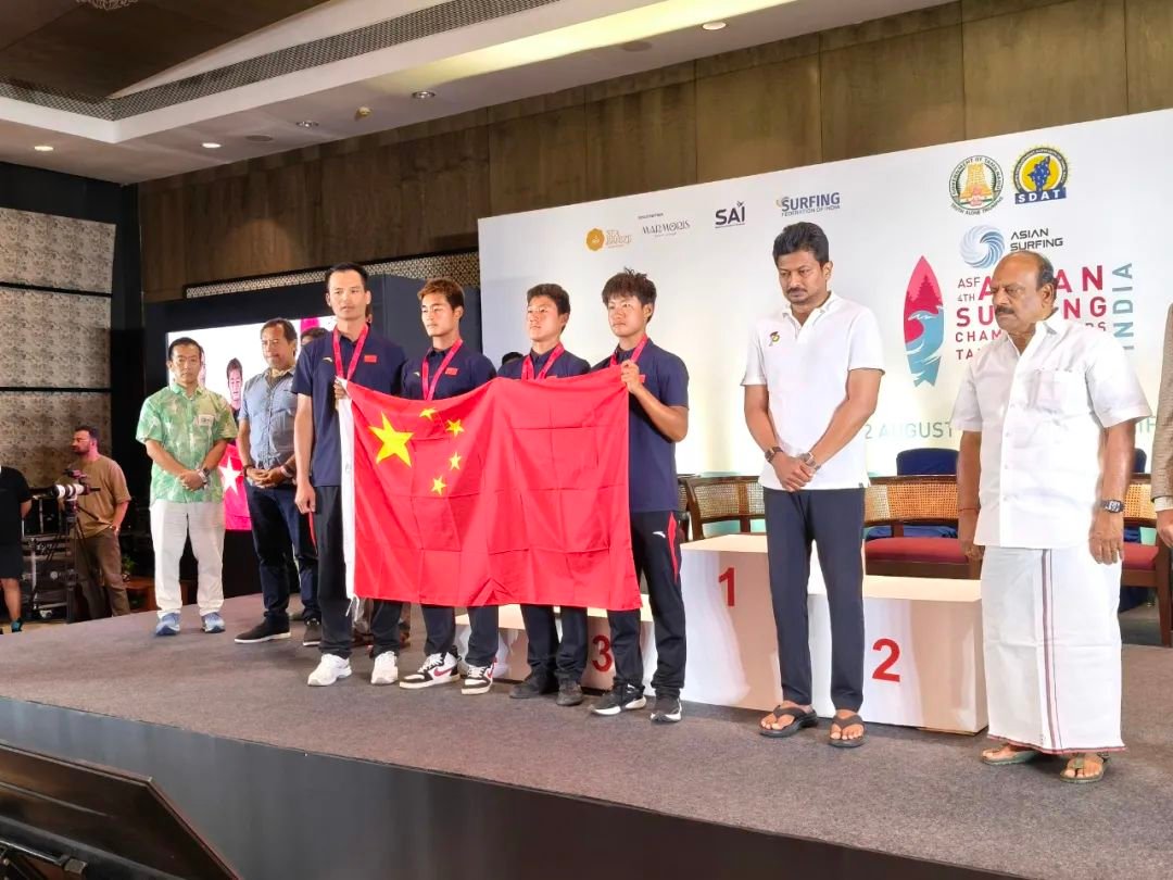 儋州少年吴世栋获亚洲冲浪赛金牌