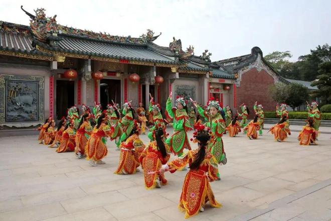 播放量超50亿次南澳岛成为无数人心中的 “诗和远方”。(图2)