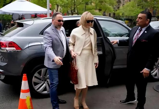 特朗普被裁定性侵79岁女作家：他强迫我靠墙上随后强奸了我(图8)