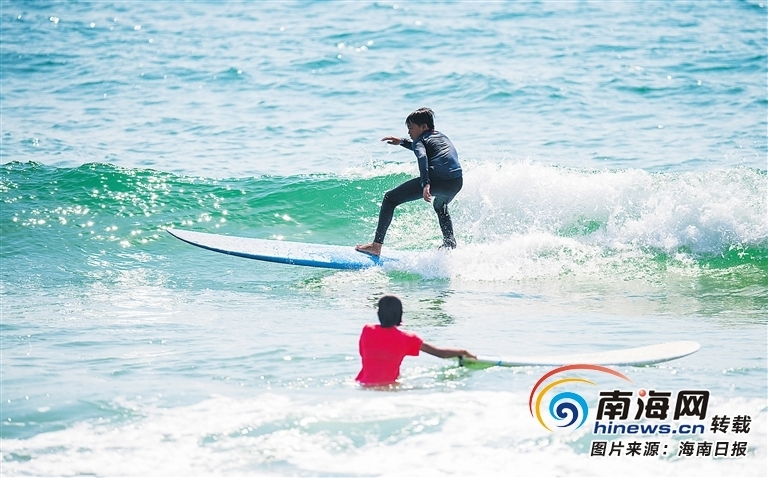 风雨激战迎浪竞速！2025中国动力冲浪板公开赛（青岛站）顺利举行