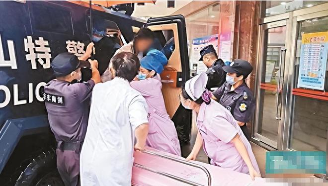 台风天开车“冲浪”后续：司机被行拘身份遭扒难怪做出这种事(图23)