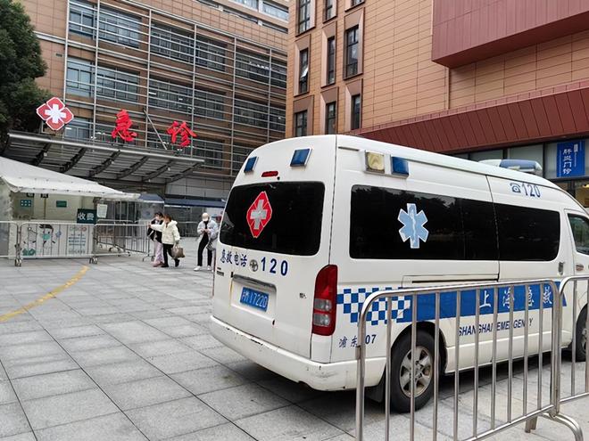 台风天开车“冲浪”后续：司机被行拘身份遭扒难怪做出这种事(图21)