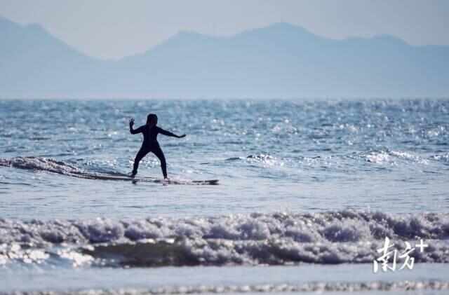 广东海边挤满周末追浪的湾区青年｜我的全运会(图4)