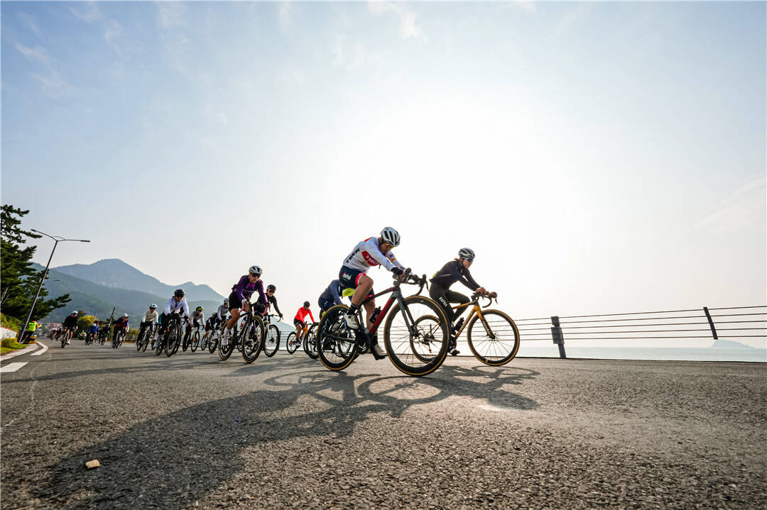 2025年第三届“山海骑遇”环半岛自行车赛圆满举行 山海新场景催热崂山赛事经济(图3)