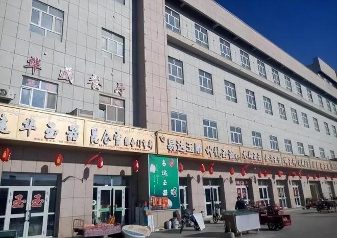 中国最大沙漠中唯一的城镇环绕300公里沙海居民如何生活的？(图9)