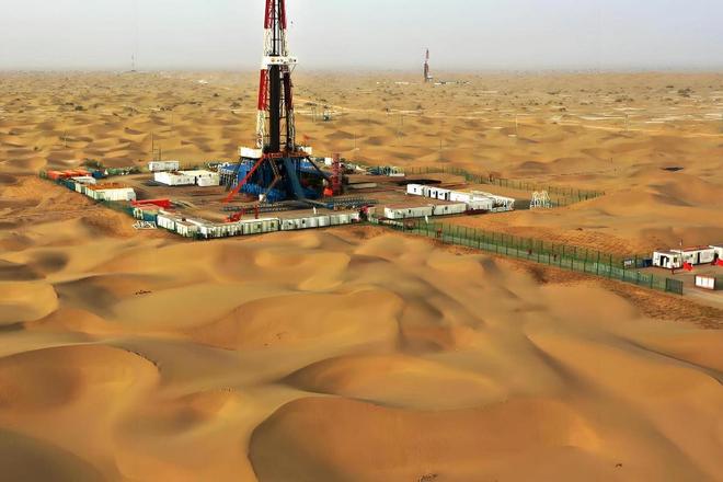 中国最大沙漠中唯一的城镇环绕300公里沙海居民如何生活的？(图3)