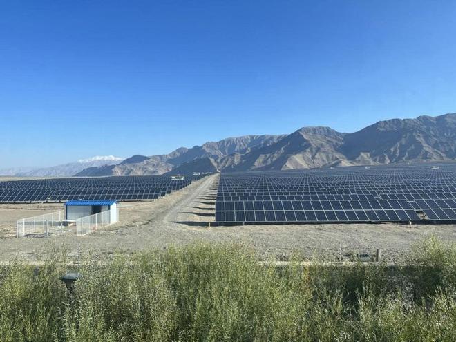 中国最大沙漠中唯一的城镇环绕300公里沙海居民如何生活的？(图8)