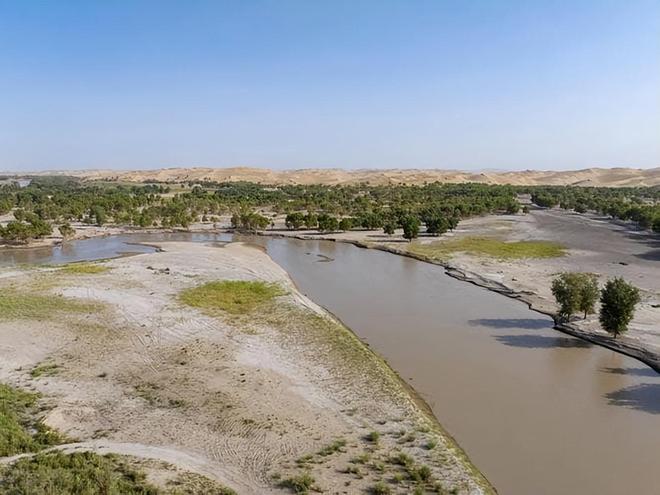 中国最大沙漠中唯一的城镇环绕300公里沙海居民如何生活的？(图7)