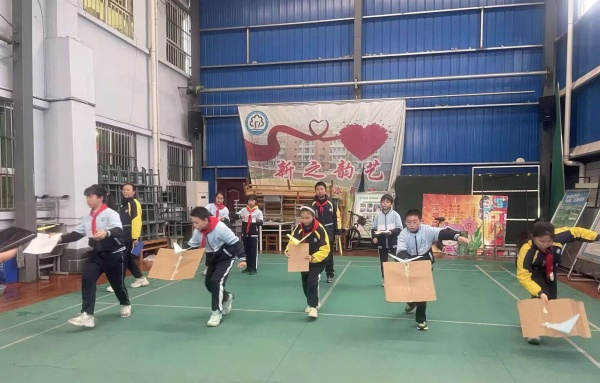 十堰市东风51小学五、六年级冲浪纸飞机比赛圆满落幕(图2)