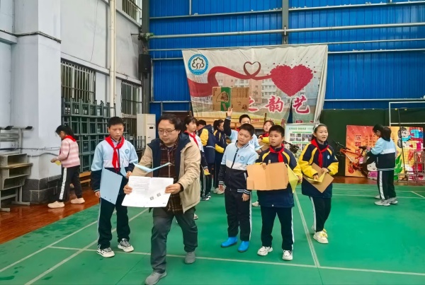 十堰市东风51小学五、六年级冲浪纸飞机比赛圆满落幕