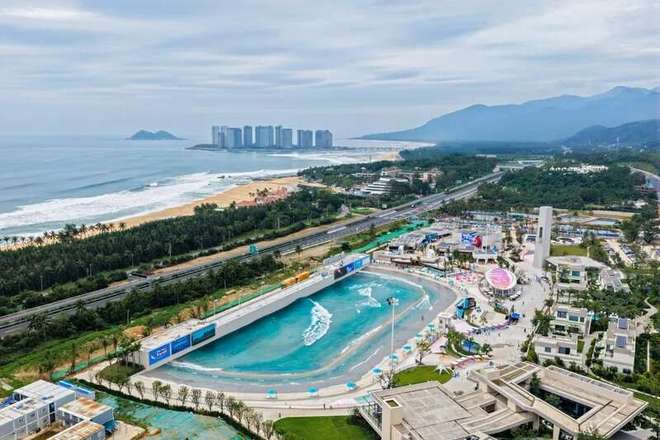 焕新海洋旅游 海南万宁有了全国首个冲浪主题度假地标