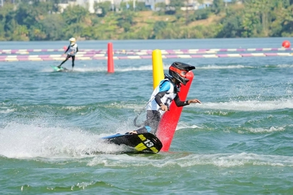 柳州市第十六届运动会动力冲浪板比赛圆满落幕