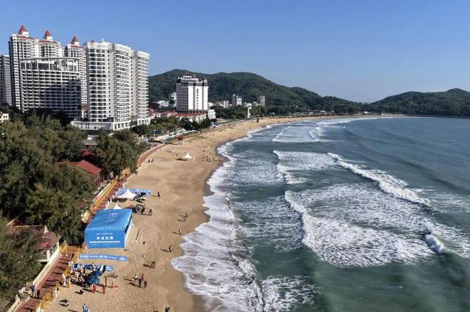 不止冲浪胜地更是 “乘风破浪”的 “网红海岛”