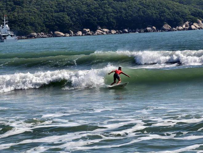 不止冲浪胜地更是 “乘风破浪”的 “网红海岛”(图3)