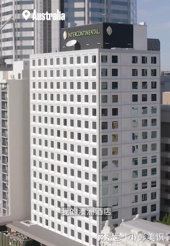 34岁何超莲悉尼度假穿深V大秀事业线畅玩冲浪却不见老公身影(图15)