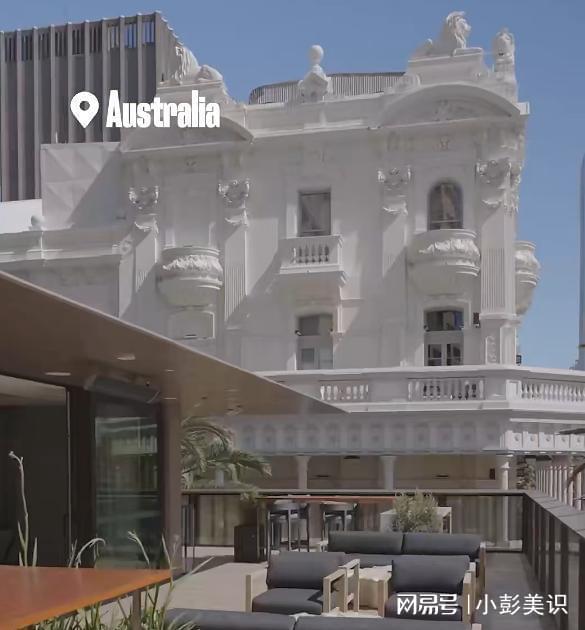 34岁何超莲悉尼度假穿深V大秀事业线畅玩冲浪却不见老公身影(图16)