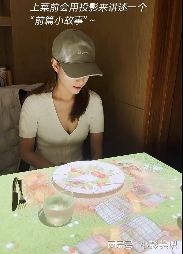 34岁何超莲悉尼度假穿深V大秀事业线畅玩冲浪却不见老公身影(图20)