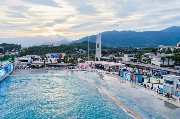 中国首个冲浪主题度假区开业 中旅逐浪点亮2026海南海洋旅游年(图2)