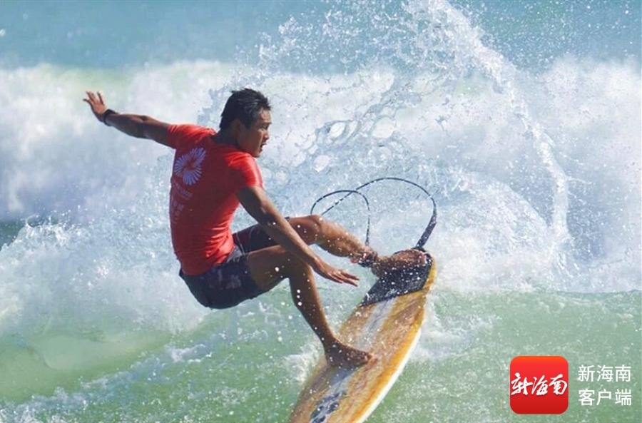 海南冲浪选手吴世栋入选国家队出征冲浪世锦赛