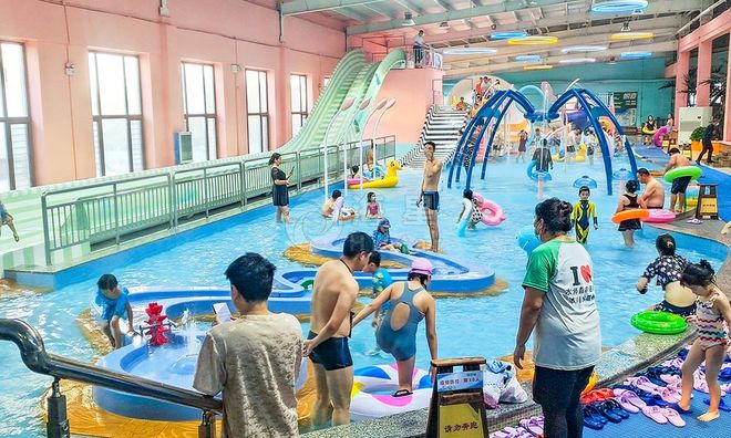 安全·好玩·全年无休：2025最值得投资的儿童室内水上乐园设备(图2)