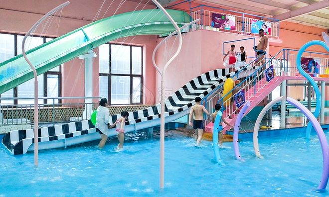 安全·好玩·全年无休：2025最值得投资的儿童室内水上乐园设备(图3)