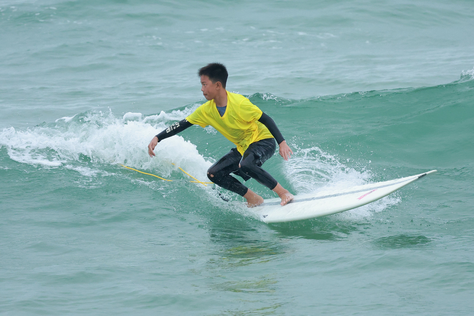 全国冲浪青少年锦标赛三亚开幕 148名选手逐浪竞技