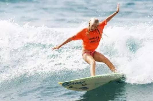 尾波冲浪竞技 普及水上运动丨全国滑水全民健身大赛暨“奔跑吧·少年”U系列赛首次在梧州市举办