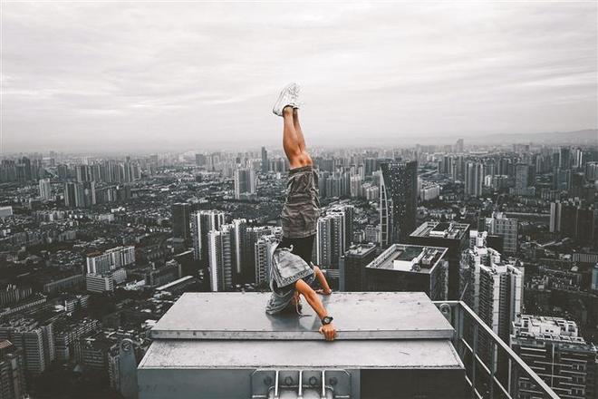 从无声世界到浪尖之上重庆听障女孩的极限摄影之路(图3)