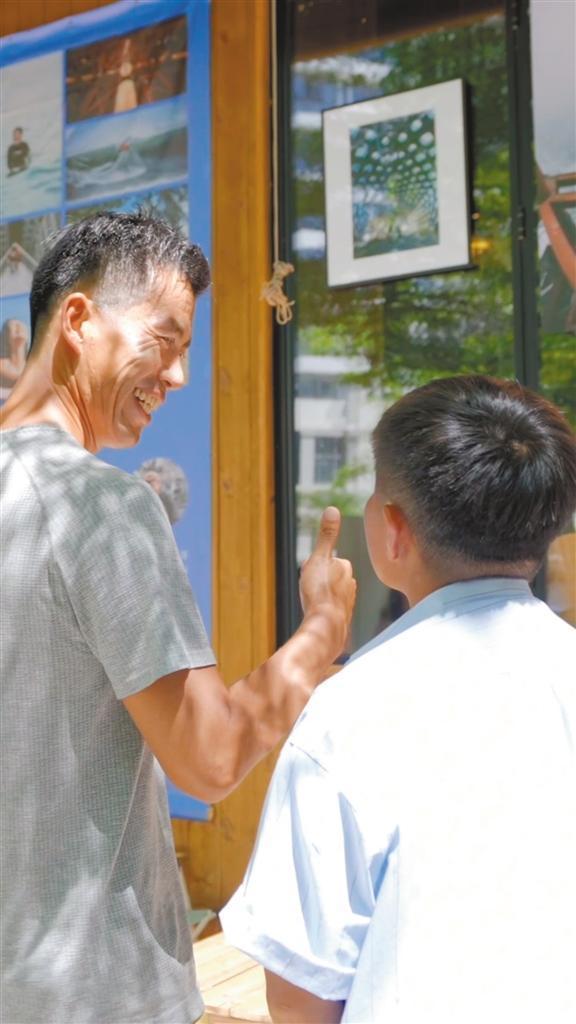 从无声世界到浪尖之上重庆听障女孩的极限摄影之路(图5)