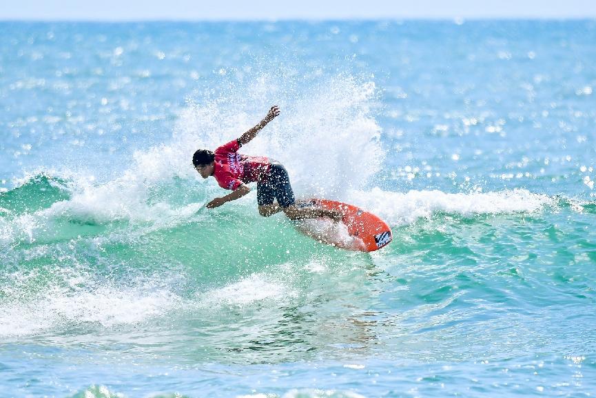 160选手追风逐浪 2025世界冲浪联盟积分巡回赛在万宁开幕(图2)