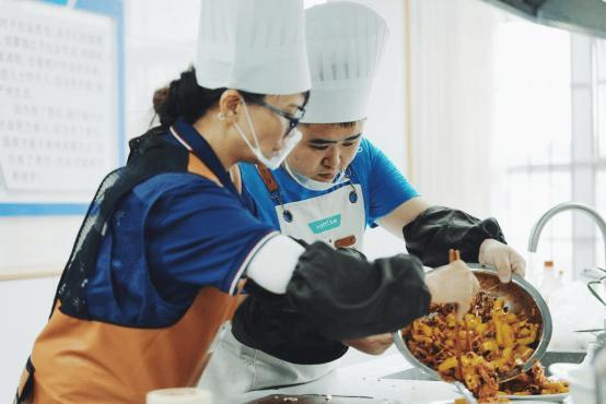 深耕铸标杆！华帝荣膺和讯“上市公司品牌影响力榜样”奖(图4)