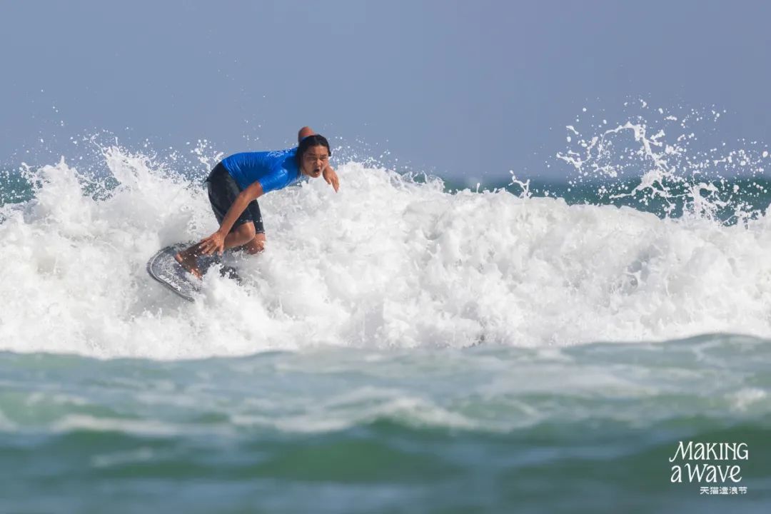 2025年全国冲浪锦标赛在万宁日月湾启幕