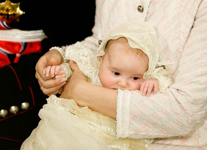 可甜可飒能开战机也能戴王冠！挪威600年来首位00后女王储！(图6)