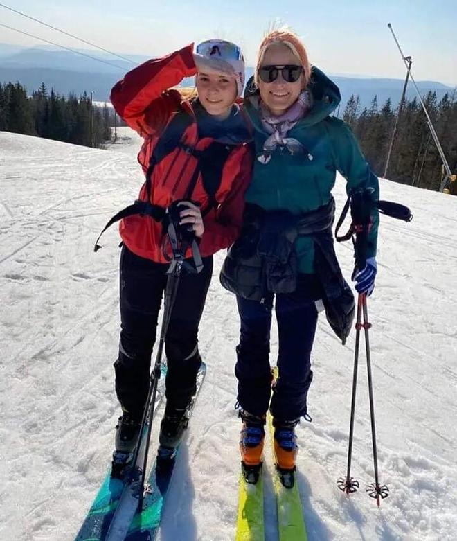 可甜可飒能开战机也能戴王冠！挪威600年来首位00后女王储！(图17)