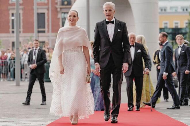 可甜可飒能开战机也能戴王冠！挪威600年来首位00后女王储！(图14)