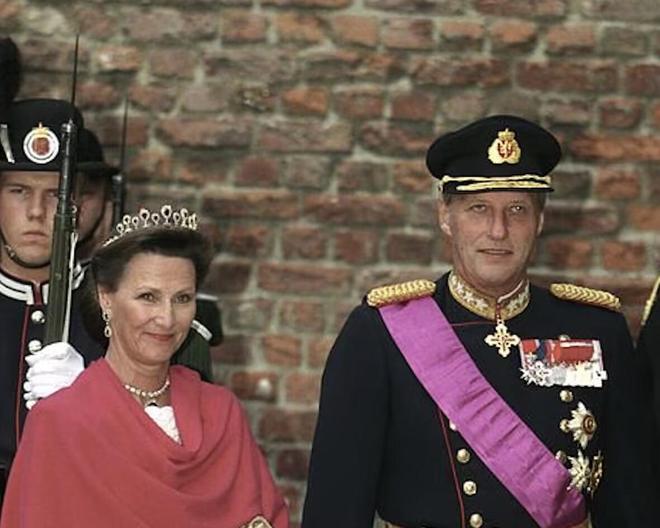 可甜可飒能开战机也能戴王冠！挪威600年来首位00后女王储！(图55)