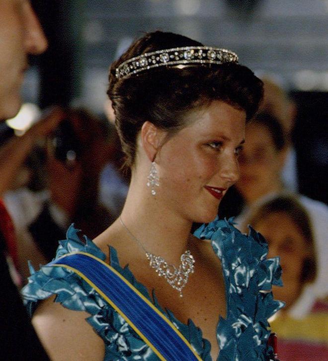 可甜可飒能开战机也能戴王冠！挪威600年来首位00后女王储！(图53)