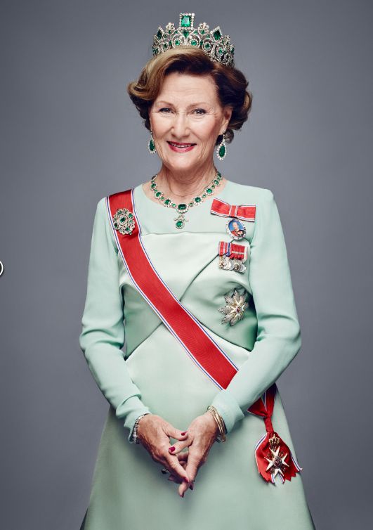 可甜可飒能开战机也能戴王冠！挪威600年来首位00后女王储！(图32)