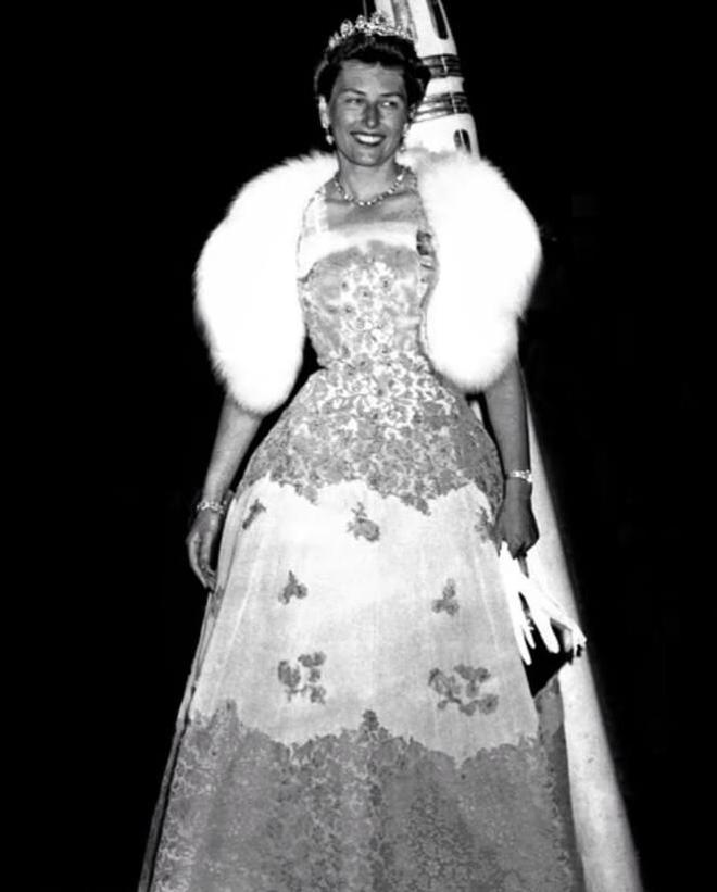 可甜可飒能开战机也能戴王冠！挪威600年来首位00后女王储！(图38)