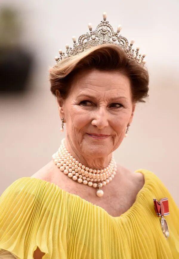 可甜可飒能开战机也能戴王冠！挪威600年来首位00后女王储！(图47)