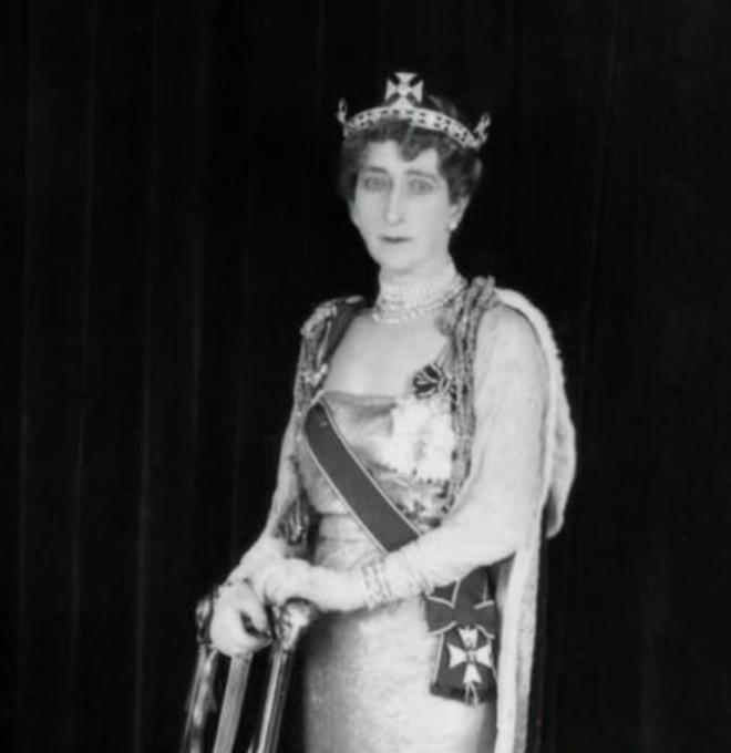 可甜可飒能开战机也能戴王冠！挪威600年来首位00后女王储！(图50)