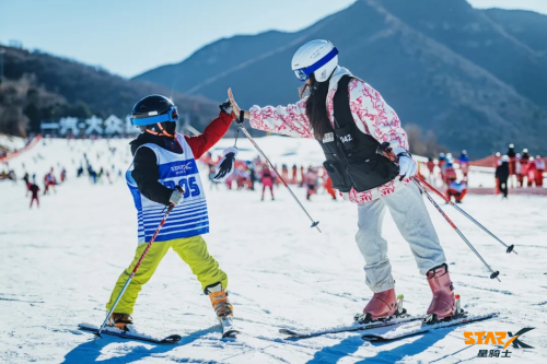 陈艳艳与她的“四季叙事”：中国青少年滑雪产业十年破局与坚守(图8)