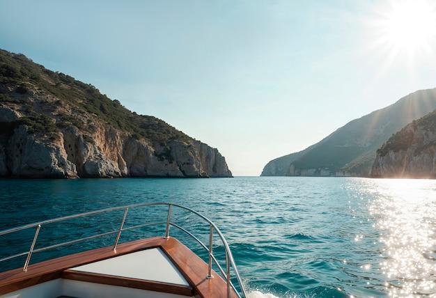 三亚东岛豪华游艇一日游体验海上头等舱的快乐金牌导游推荐(图4)