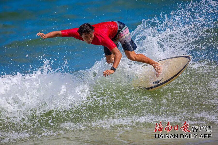 马年首场全国冲浪大赛在万宁开赛 将选拔亚运会冲浪选手