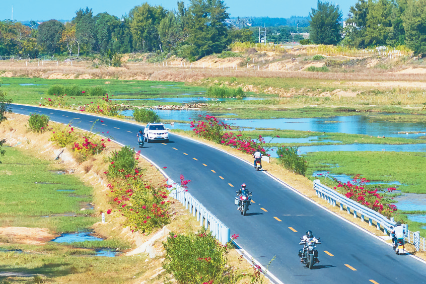 骑上“张雪机车”