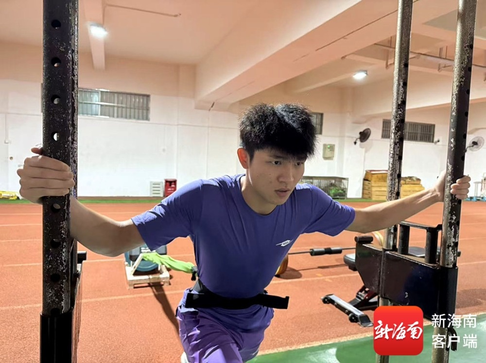 从儋州少年到全国冠军 短跑新星吴学杰背后的速度与传承 自贸港的年轻人(图3)