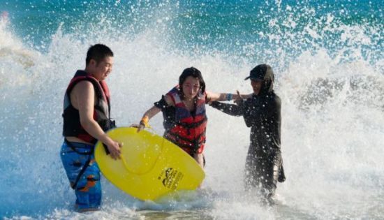 暑假单飞 • 海南双语冲浪｜浪尖上的双语探险解锁热带海岛的N种玩法！(图1)