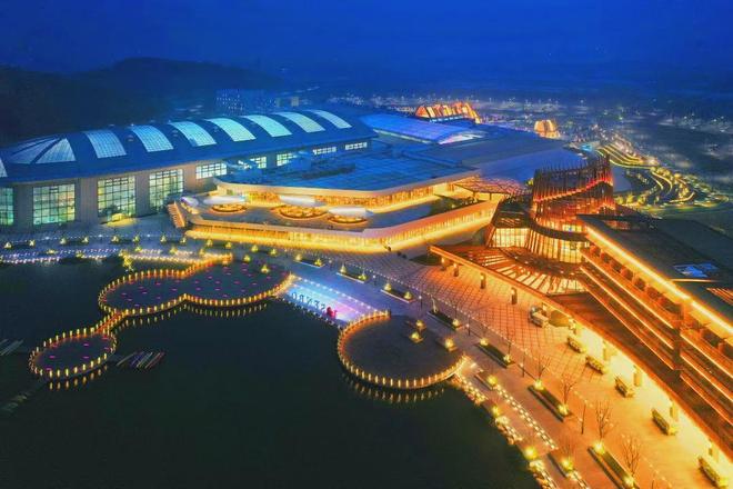 江浙沪亲子度假天花板！¥584连吃带住含乐园门票+N多玩乐+旅拍清明五一抢订！享一站式假期！(图1)